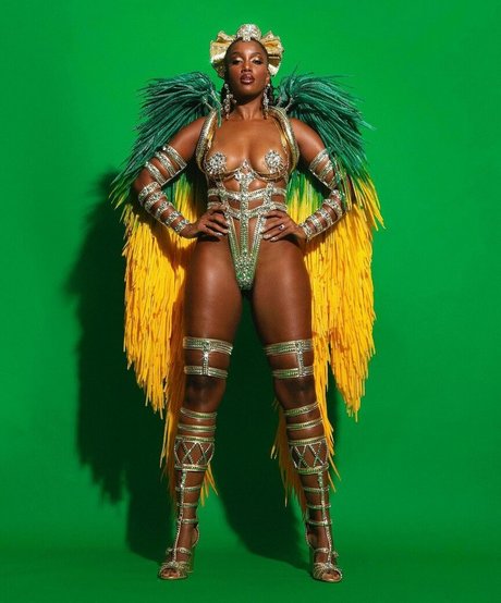 ぽっちゃりブロンドOnlyFans 美しい 画像