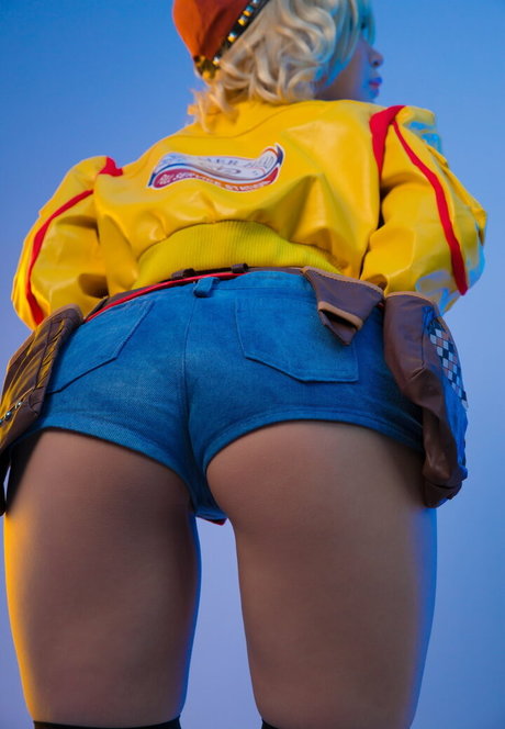 小柄なブロンドの熟女OnlyFans ヌード 写真