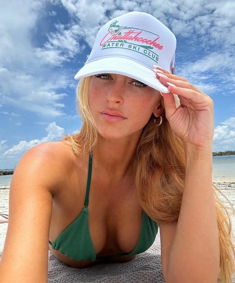 ティーンシーメールOnlyFans アートヌード 写真