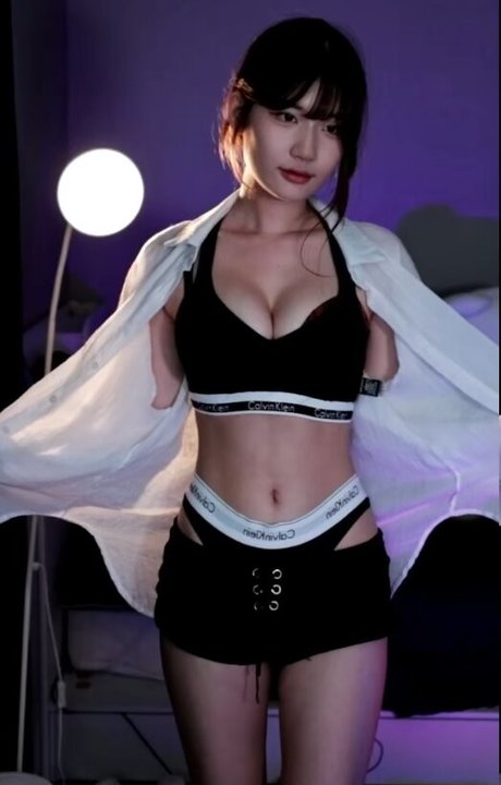 軍事アジア人OnlyFans アートヌード 写真