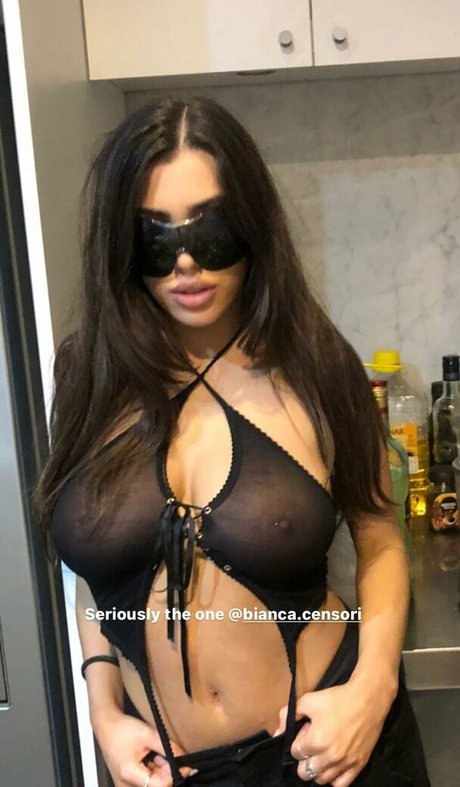 Bianca Censori セクシーモデル 写真