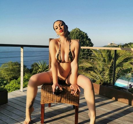 大学のOnlyFans ヌード ギャラリー