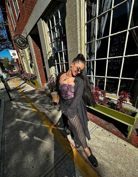 18歳のOnlyFans アートヌード 画像