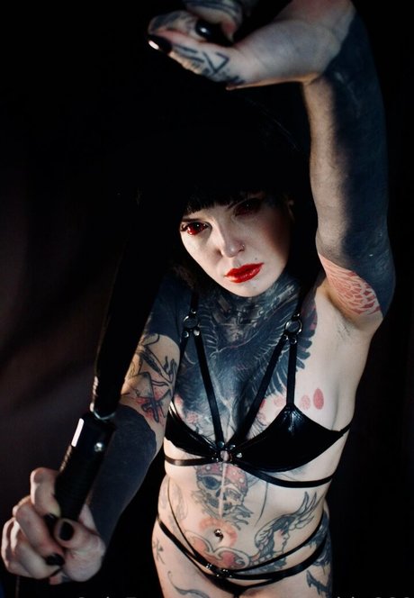 曲線美の裸OnlyFans アートポルノ アーカイブ