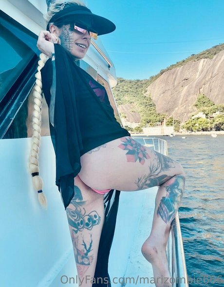 marizombie666 裸のスター 画像