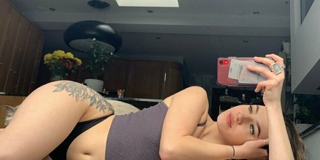 ブラック・ポーグ・オンリーファンズ ホット裸 写真