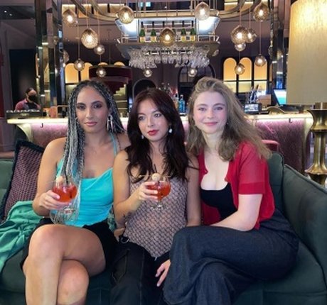 Thomasin Mckenzie 完璧なモデル ギャラリー