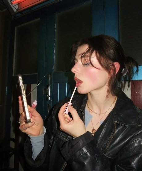 Thomasin Mckenzie スター xxx 写真