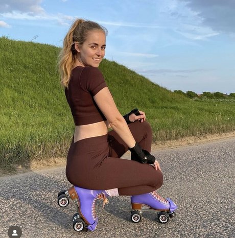 Lucyannskates ポルノスター トップ 写真
