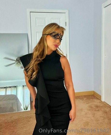 naughtydiamond11 ホットなモデル 画像