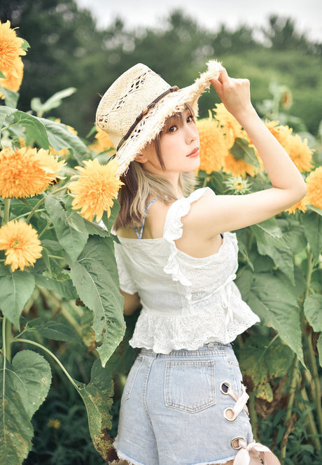 アジア人トゥインクOnlyFans セクシーヌード ギャラリー