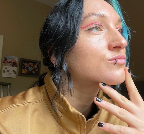 Kris Statlander 裸のポルノスター 写真