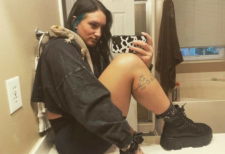 Kris Statlander スター 裸 画像