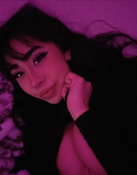 vivianerosales セックス女優 写真