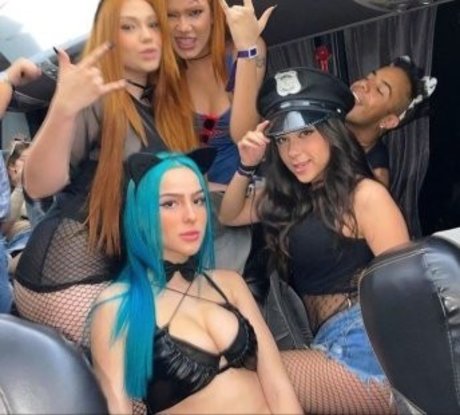 Belle Kaffer セクシーモデル 写真