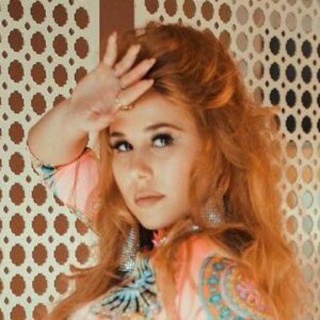 Haley Reinhart ポルノモデル 写真