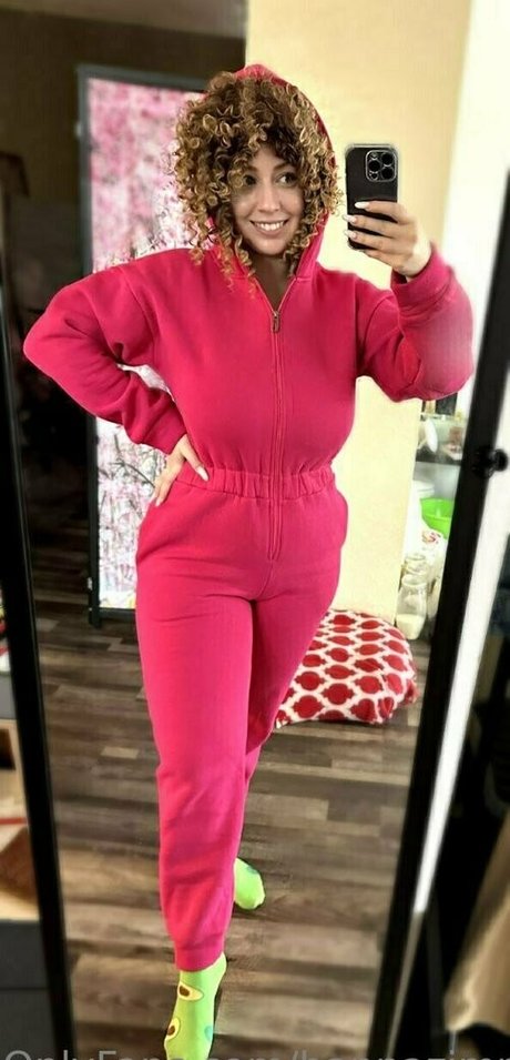 アジア人ニューハーフOnlyFans セクシー裸 ギャラリー