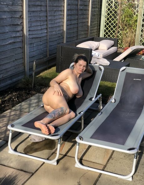 黒髪の熟女OnlyFans ヌード ギャラリー