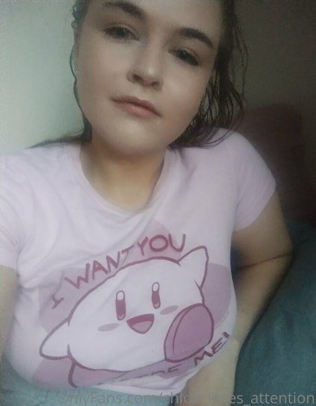 chloe loves attention アダルトモデル 画像