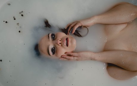 曲線美の赤毛OnlyFans セクシーヌード ギャラリー