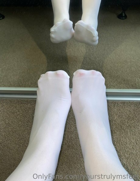 yourstrulymsfeet ヌードモデル ギャラリー