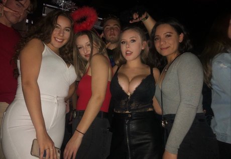 Emily Kyte エロティックなスター アーカイブ