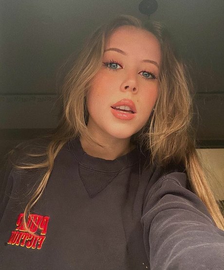 Emily Kyte トップポルノスター 画像