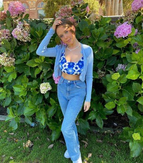 デカ尻ジーンズ OnlyFans ヌード ギャラリー