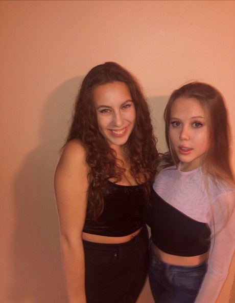 女装オンリーファン セクシー裸 写真