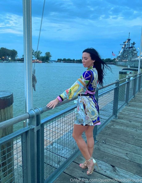 queenofthedollhouse 美しいモデル 写真