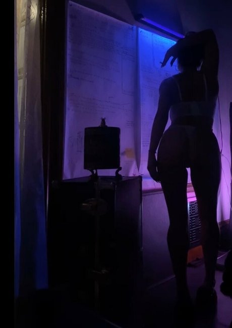 queenofthedollhouse ポルノモデル 写真