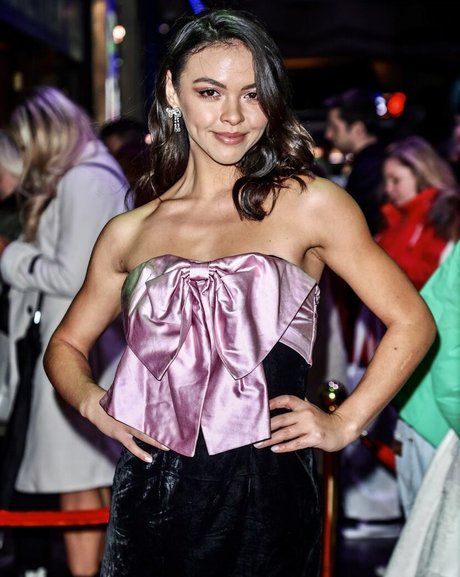 Vanessa Bauer 裸のモデル 写真