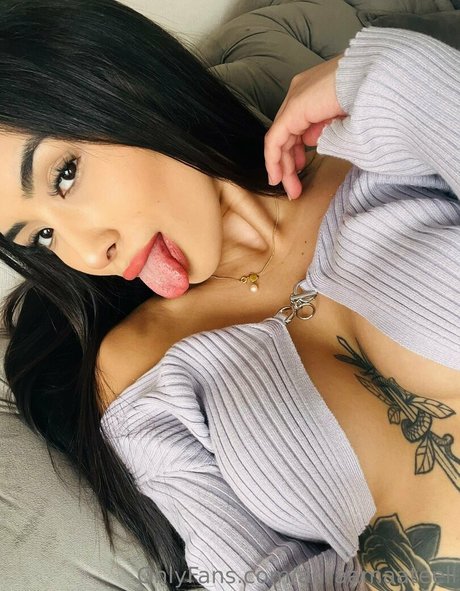 auraamaateell エロティックなモデル 写真