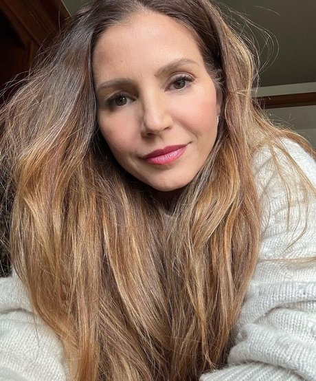 Charisma Carpenter ポルノスター セクシー 画像