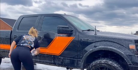 Britney Automotive ヌードスター 写真