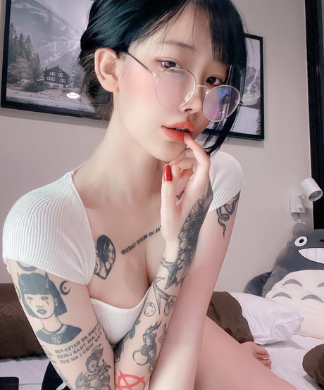 かわいい巨乳OnlyFans アート裸 画像