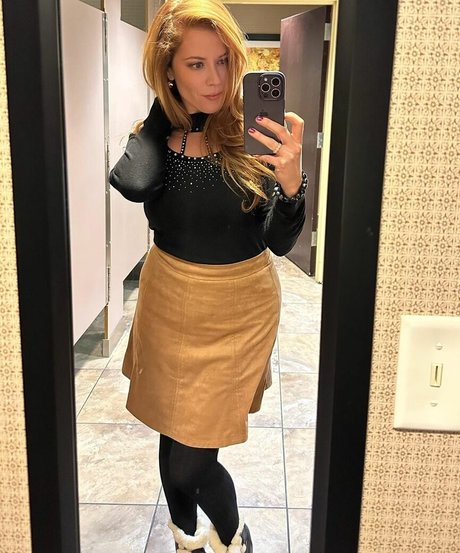 大きなお尻のアジア人OnlyFans アートヌード 写真