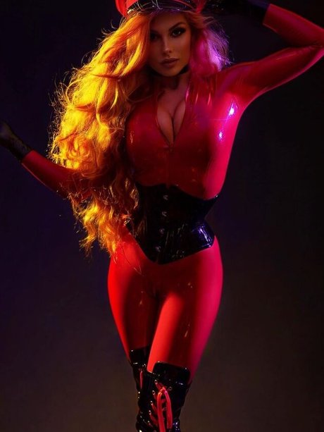 Goddess Slavena 完璧なポルノスター ギャラリー