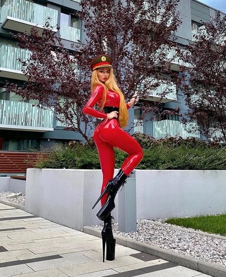 Goddess Slavena セクシーモデル ギャラリー