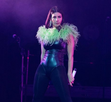 Marina Diamandis セクシーモデル 写真