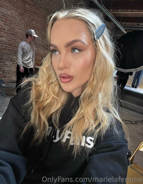 marielafemme ポルノスター アート アーカイブ