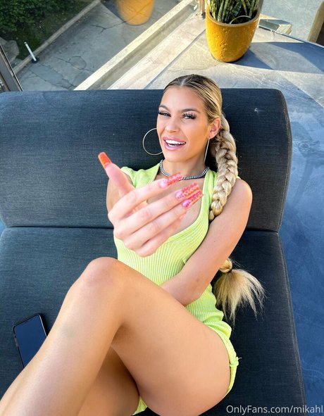 mikahl ポルノモデル 写真