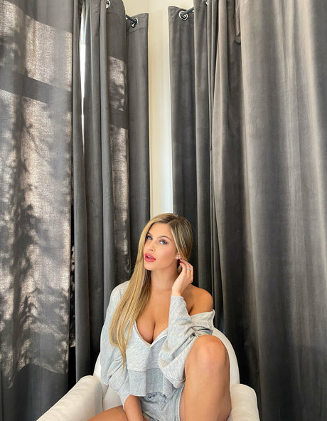 mikahl ポルノスター ヌード 写真