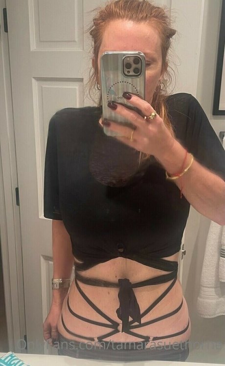 黒髪の熟女OnlyFans xxx 写真