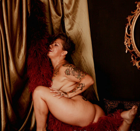 小人エボニーOnlyFans アダルト 画像