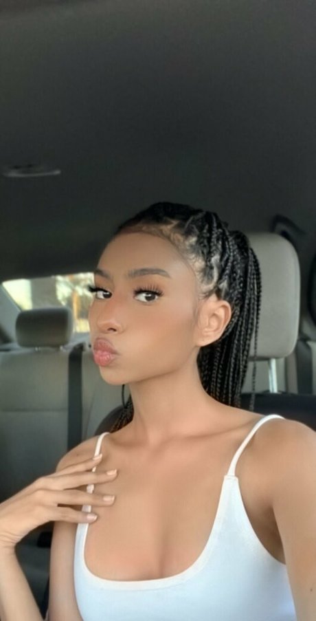 筋肉質な女性 OnlyFans ポルノ 画像