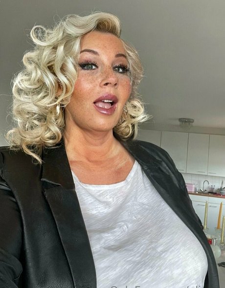 elixerr セクシーなポルノスター 画像