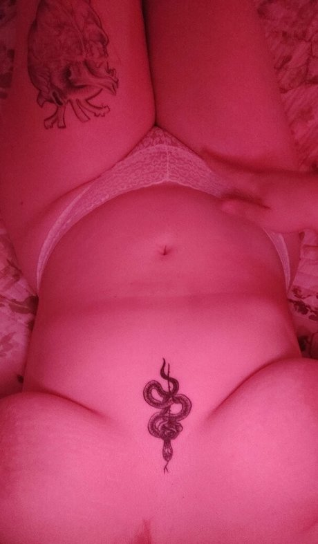 clara corvie 裸モデル ギャラリー