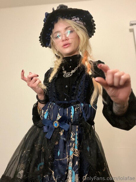 lolafae セクシー女優 写真