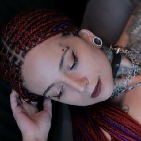 Yamur Imek スター 裸 写真